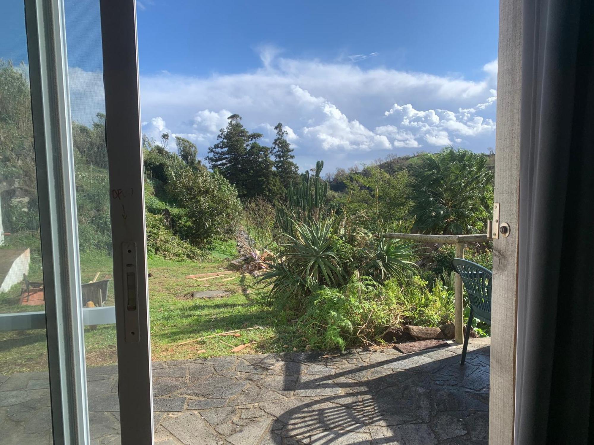 House With Forest View Lajes das Flores Luaran gambar